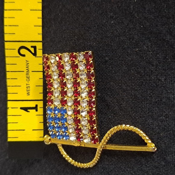 Enamel Crystal Rhinestone USA American Flag Patriotic Brooch - Picture 4 of 5
